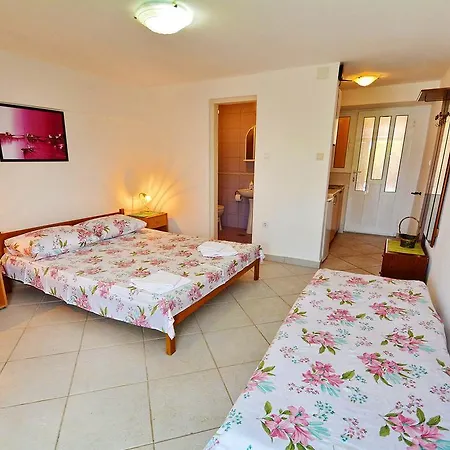 Kjara Apartments Tivat Exterior photo