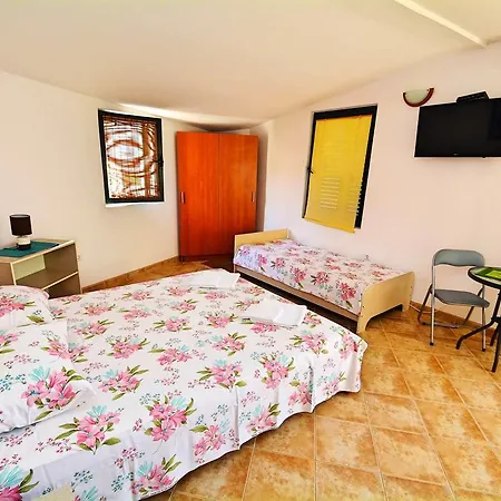 Kjara Apartments Tivat Exterior photo